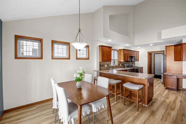 105 Wild Rose Ln, Solon, IA 52333