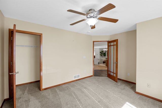 105 Wild Rose Ln, Solon, IA 52333