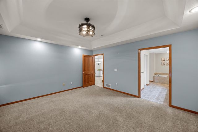 105 Wild Rose Ln, Solon, IA 52333