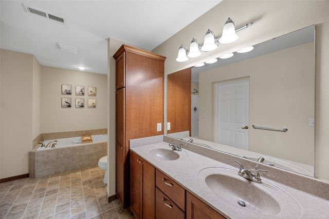 105 Wild Rose Ln, Solon, IA 52333