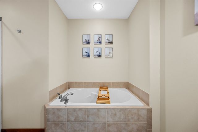 105 Wild Rose Ln, Solon, IA 52333