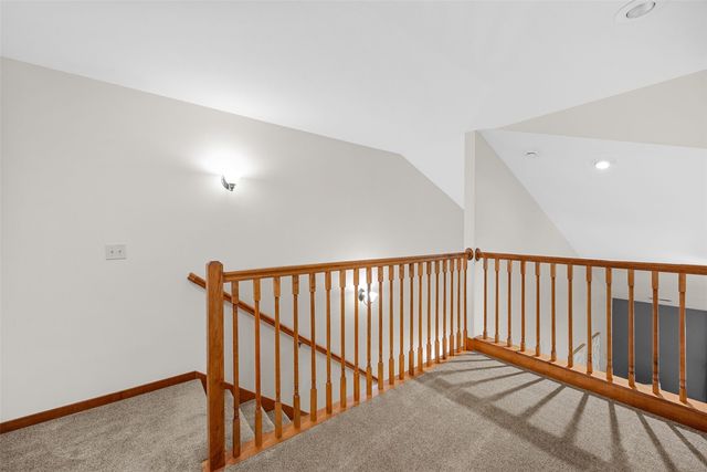 105 Wild Rose Ln, Solon, IA 52333