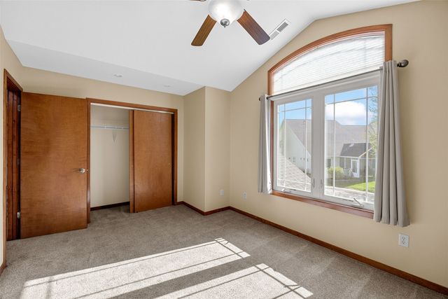 105 Wild Rose Ln, Solon, IA 52333