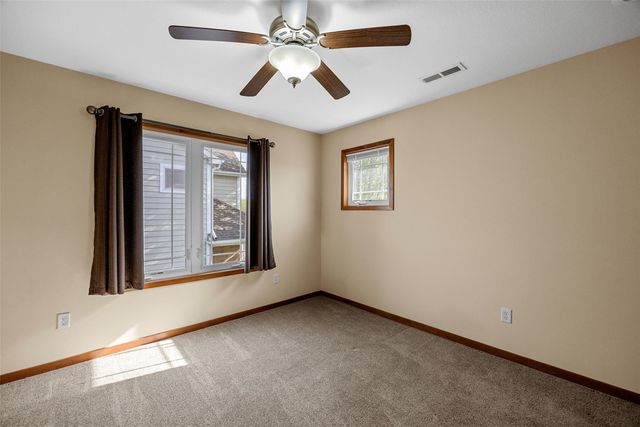 105 Wild Rose Ln, Solon, IA 52333