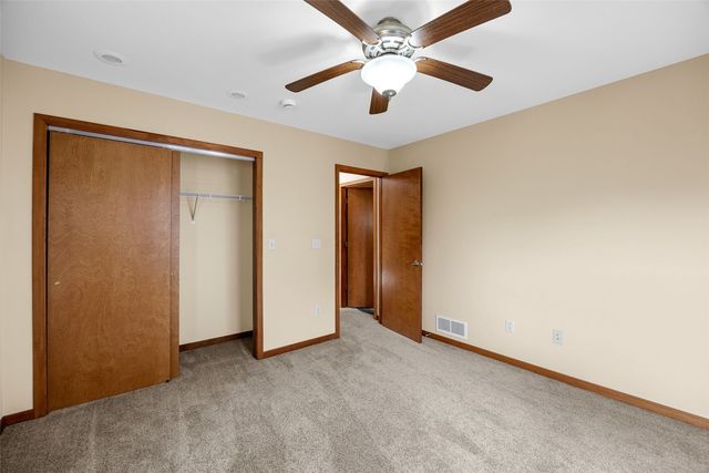 105 Wild Rose Ln, Solon, IA 52333