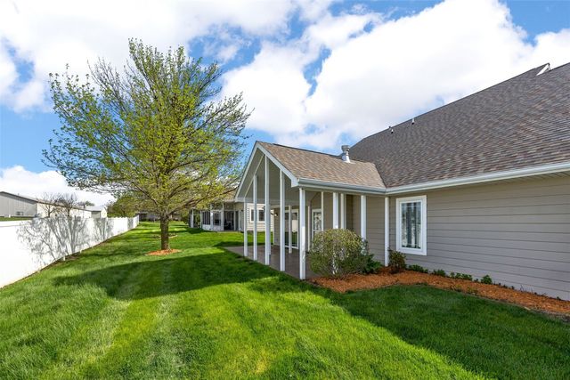 105 Wild Rose Ln, Solon, IA 52333
