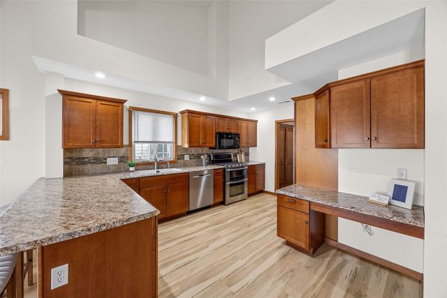 105 Wild Rose Ln, Solon, IA 52333