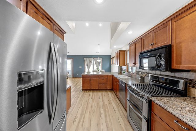 105 Wild Rose Ln, Solon, IA 52333