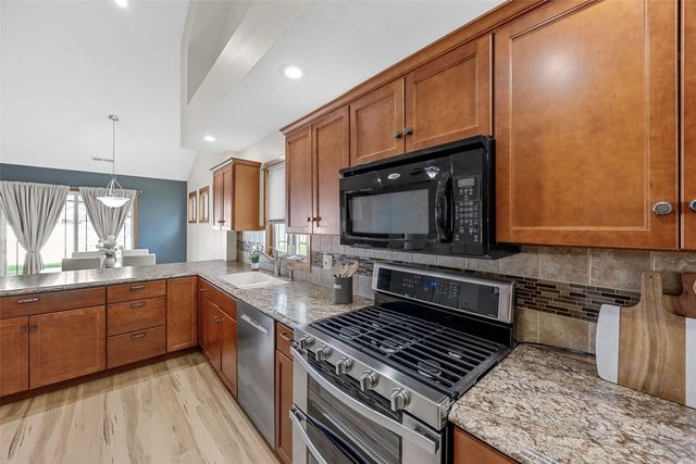105 Wild Rose Ln, Solon, IA 52333
