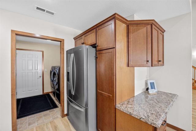 105 Wild Rose Ln, Solon, IA 52333