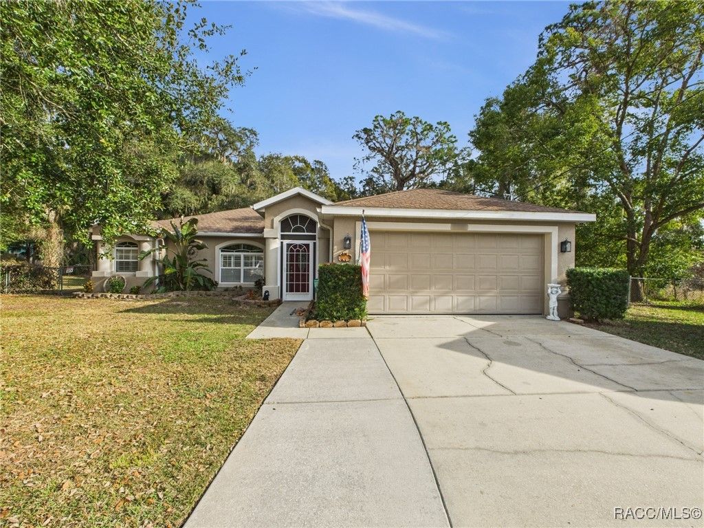 5525 N Watergap Point, Crystal River, FL 34428