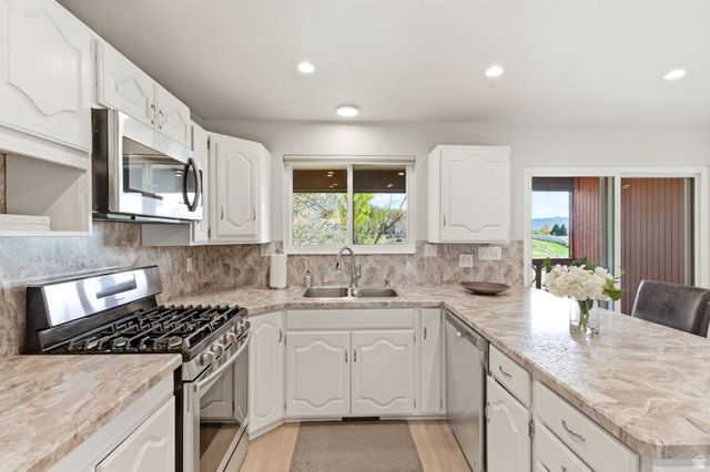 2092 E 11270 S, Sandy, UT 84092
