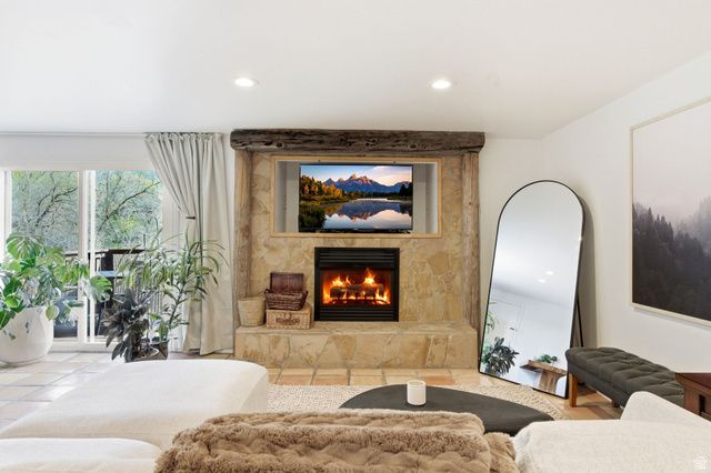 2092 E 11270 S, Sandy, UT 84092