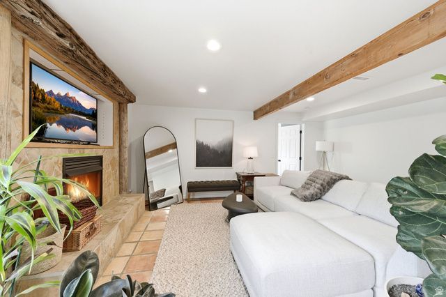 2092 E 11270 S, Sandy, UT 84092