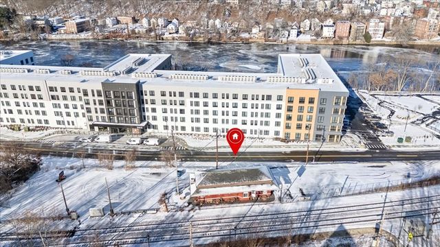 30 Railroad Ave, Haverhill, MA 01835