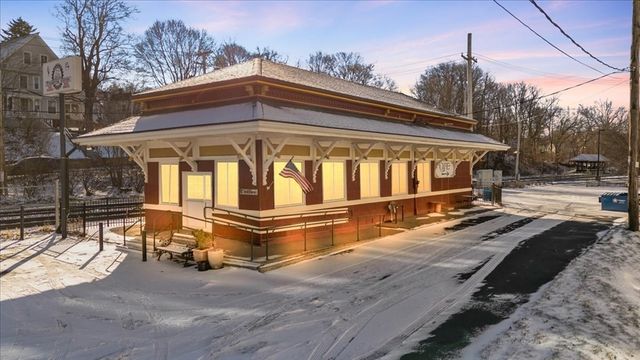 30 Railroad Ave, Haverhill, MA 01835