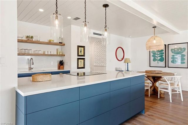 322 Harbour DR 302D, Naples, FL 34103