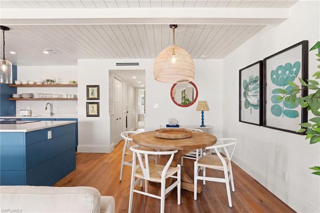 322 Harbour DR 302D, Naples, FL 34103