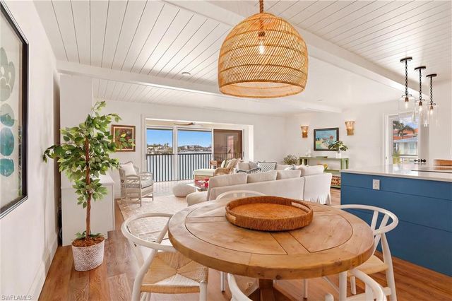 322 Harbour DR 302D, Naples, FL 34103