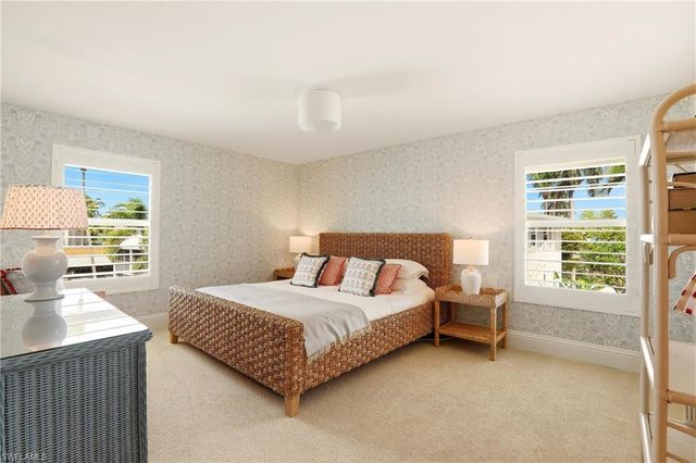 322 Harbour DR 302D, Naples, FL 34103