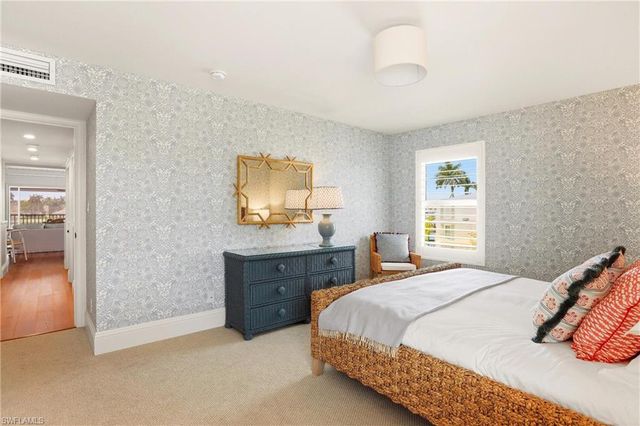 322 Harbour DR 302D, Naples, FL 34103