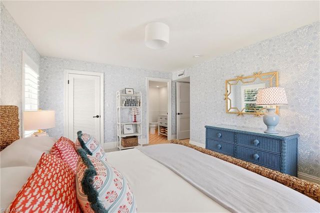 322 Harbour DR 302D, Naples, FL 34103