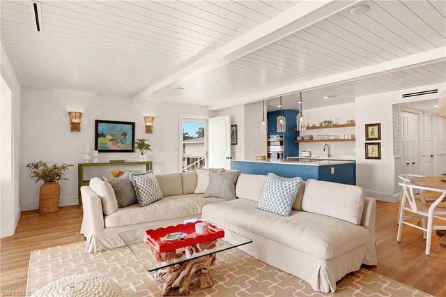 322 Harbour DR 302D, Naples, FL 34103