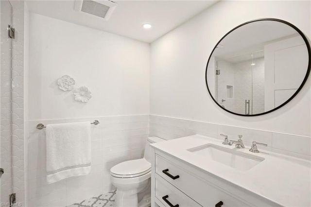 322 Harbour DR 302D, Naples, FL 34103