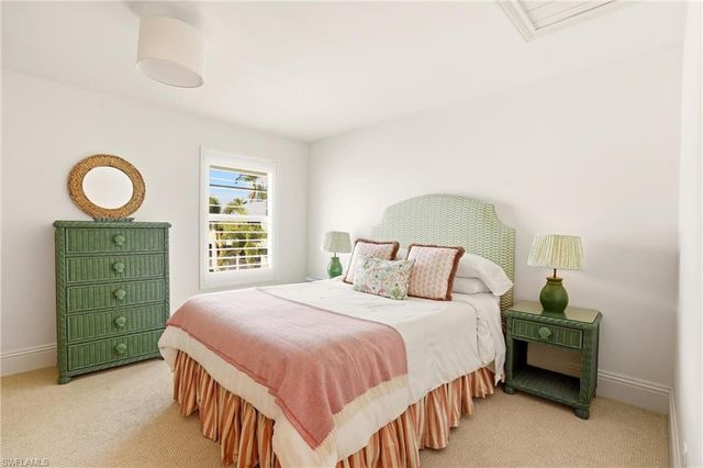 322 Harbour DR 302D, Naples, FL 34103