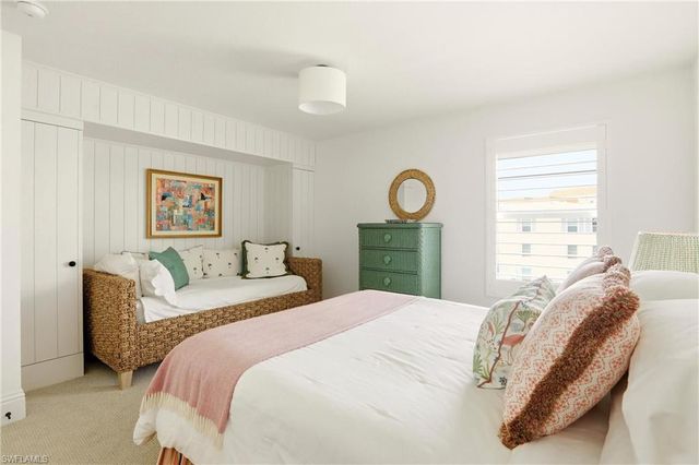 322 Harbour DR 302D, Naples, FL 34103