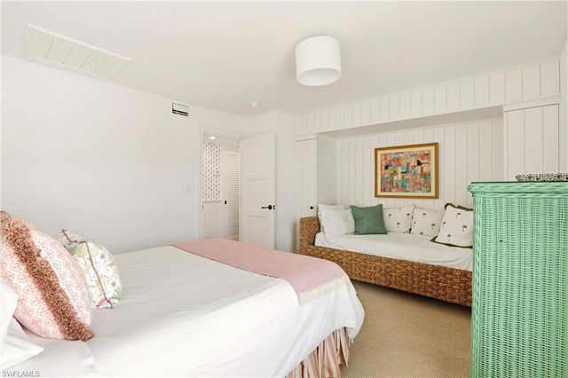 322 Harbour DR 302D, Naples, FL 34103