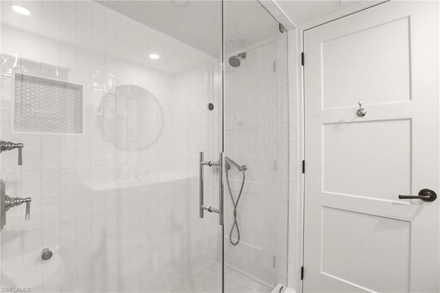 322 Harbour DR 302D, Naples, FL 34103