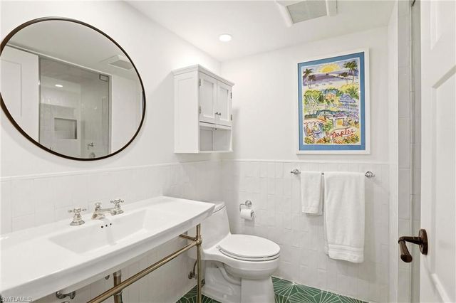 322 Harbour DR 302D, Naples, FL 34103