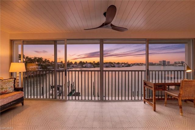 322 Harbour DR 302D, Naples, FL 34103