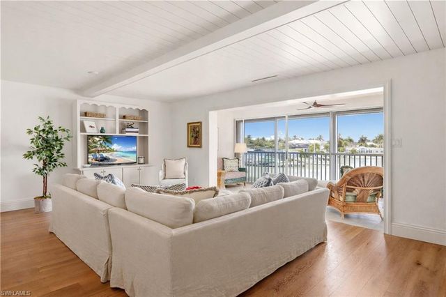 322 Harbour DR 302D, Naples, FL 34103