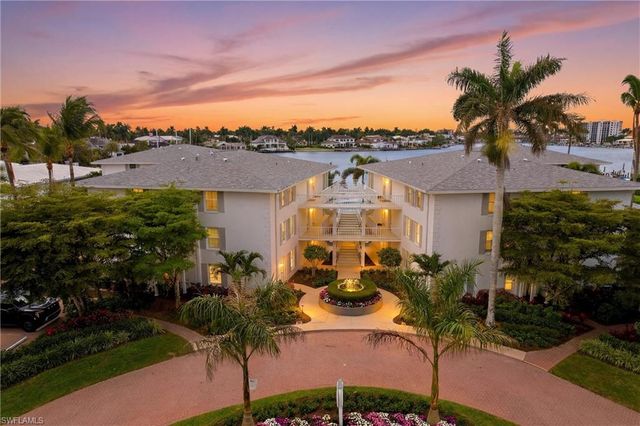 322 Harbour DR 302D, Naples, FL 34103