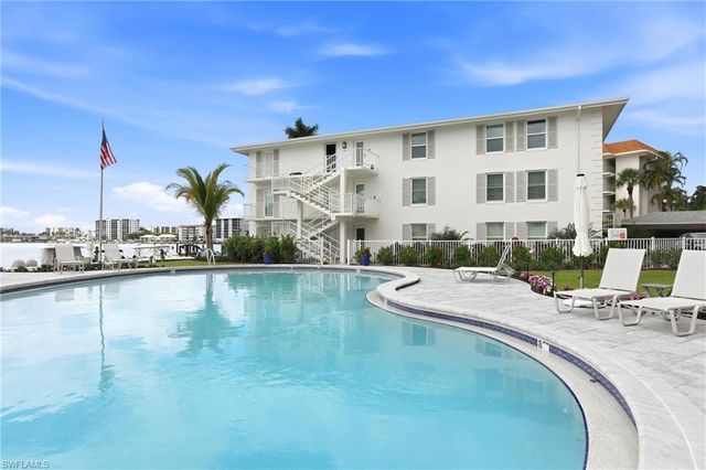 322 Harbour DR 302D, Naples, FL 34103