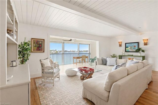 322 Harbour DR 302D, Naples, FL 34103