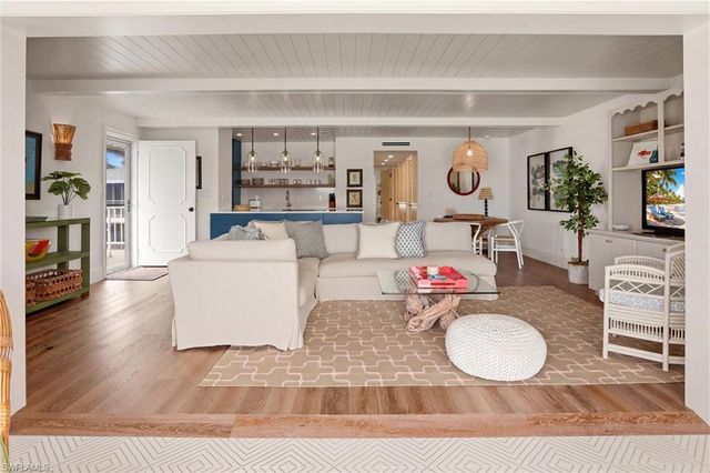 322 Harbour DR 302D, Naples, FL 34103