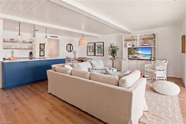 322 Harbour DR 302D, Naples, FL 34103