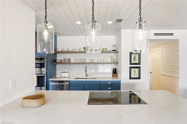 322 Harbour DR 302D, Naples, FL 34103