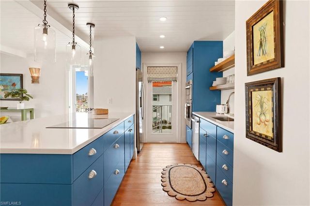 322 Harbour DR 302D, Naples, FL 34103