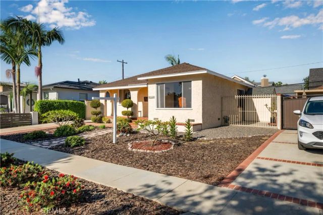 3141 San Anseline, Long Beach, CA 90808