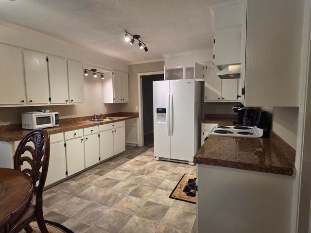 22 W Westend Street, Manning, SC 29102