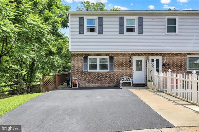 1008 CLOVERTON DR, Columbia, PA 17512