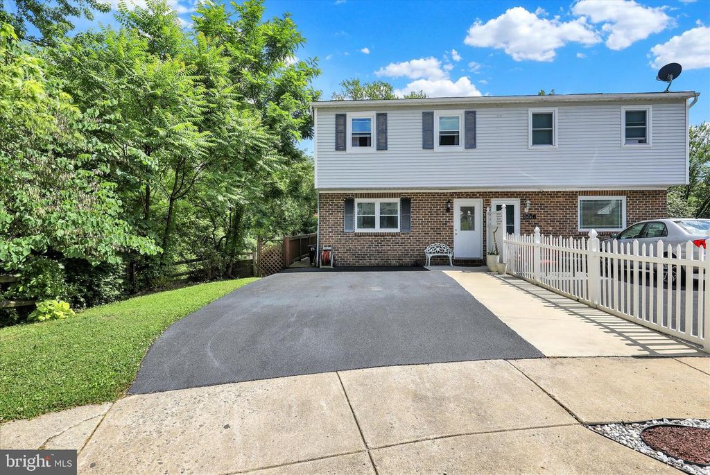 1008 CLOVERTON DR, Columbia, PA 17512