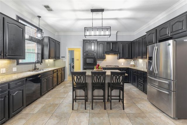 3905 N briarwood Drive, Brenham, TX 77833