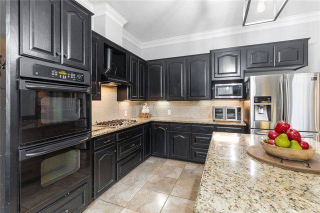 3905 N briarwood Drive, Brenham, TX 77833
