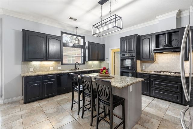 3905 N briarwood Drive, Brenham, TX 77833