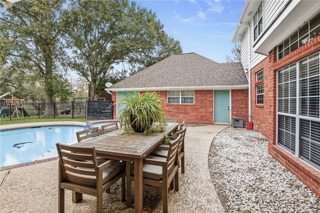 3905 N briarwood Drive, Brenham, TX 77833